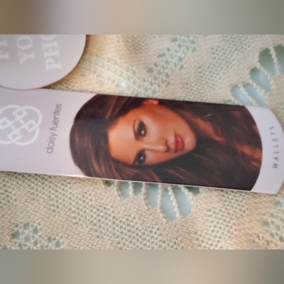 🌞Daisy Fuentes Zip Around Wallet - Picture 3 of 9